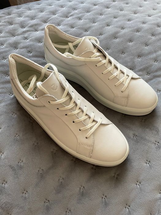 Продам нові шкіряні жіночі кросівки ECCO