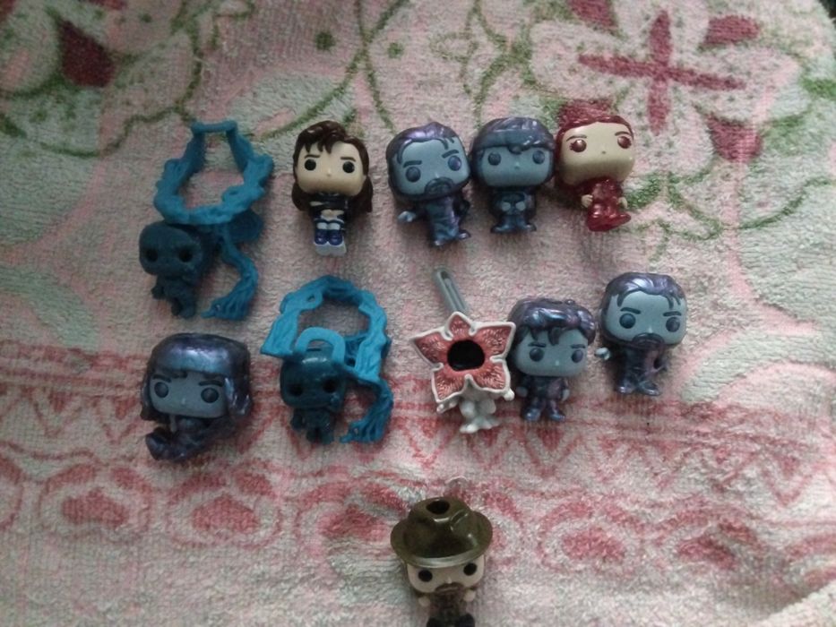 Фигурки очень странные дела