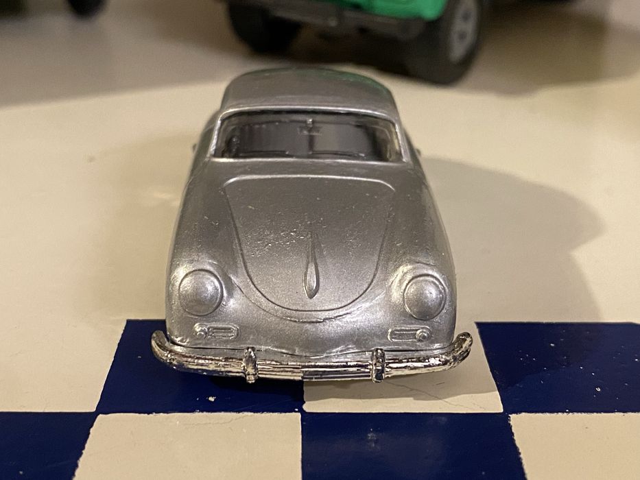 Porsche 356A 1/64 Maisto