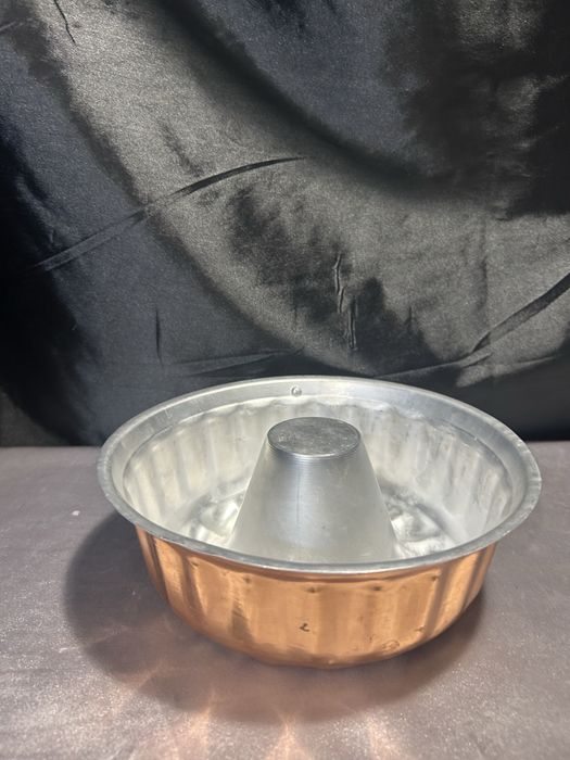 Miedziana Foremka na Babkę – Elegancka, z Kółeczkiem do Zawieszenia