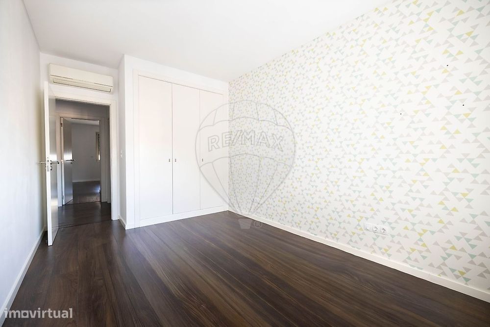 Apartamento T4 para arrendamento