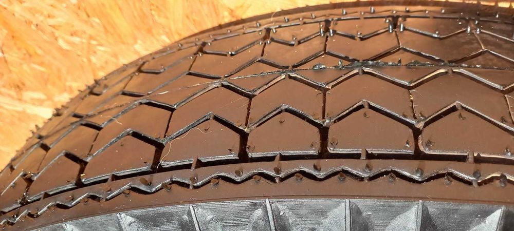 Нова оригінальна шина Я-201 на ГАЗ-13 Чайка.