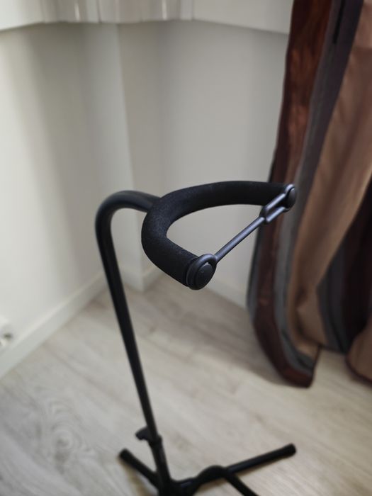 Suporte de pé ajustável para Guitarra ou Baixo