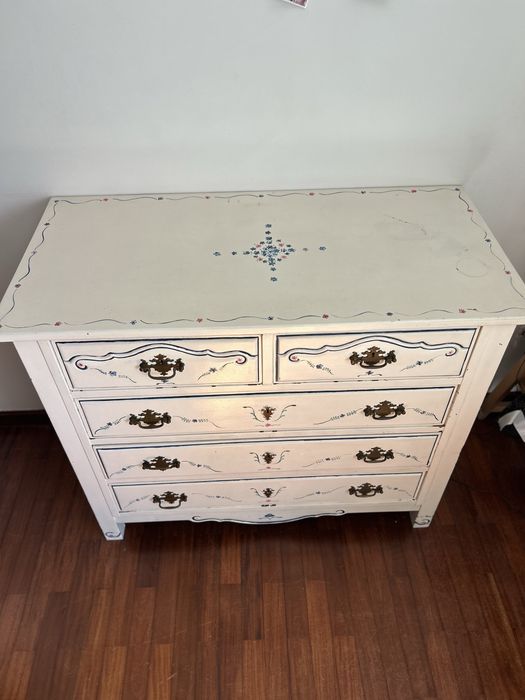 Comoda + mesa de cabeceira