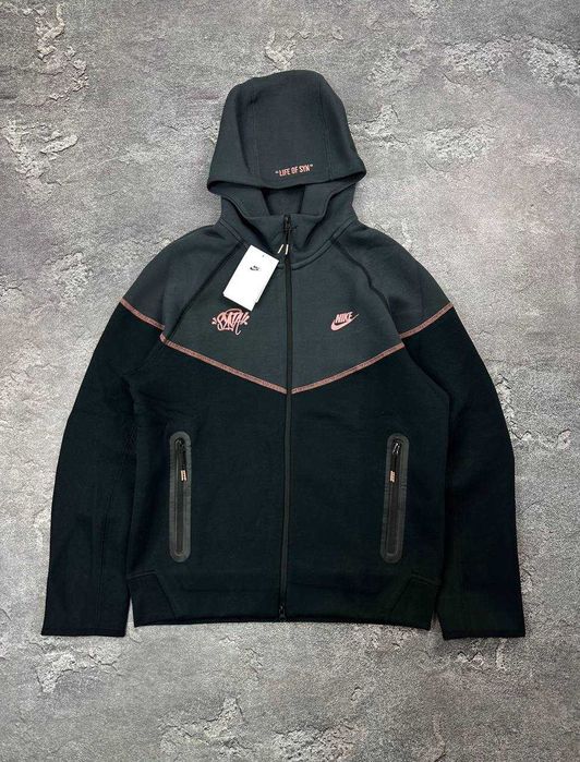 Nike Tech Syna World Central CEE