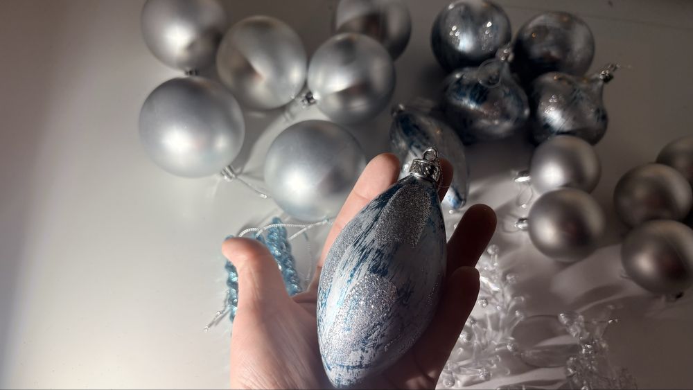 Ялинкові новорічні прикракраси / Новогодние елочные украшения