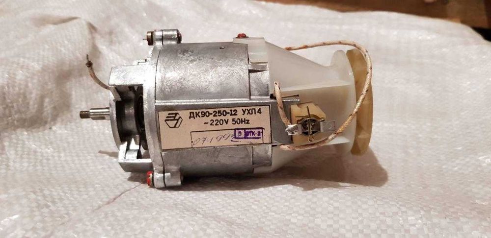 Электродвигатели. сельсины. электрощетки,