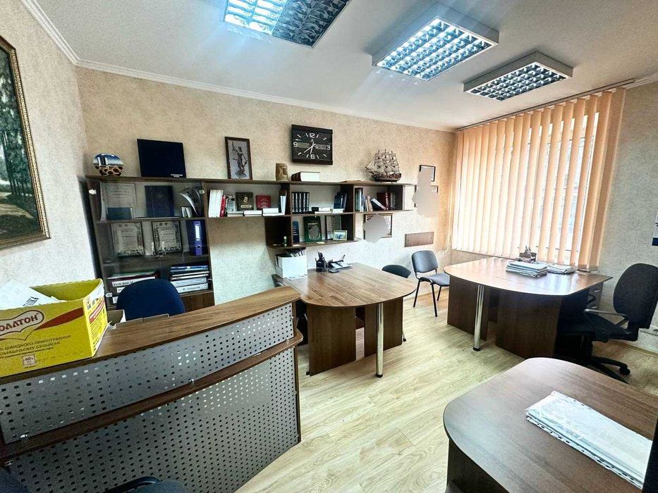 Продаж фасадного приміщення по проспекту Перемоги з АВТОНОМКОЮ