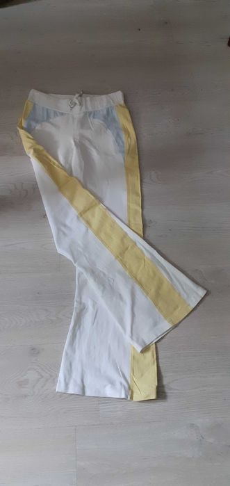 Spodnie dresowe Cropp.