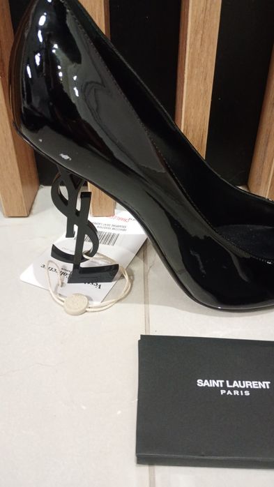 Elegancki szpilki Saint Laurent oryginalne rozmiar 38½ Nowy bez metki