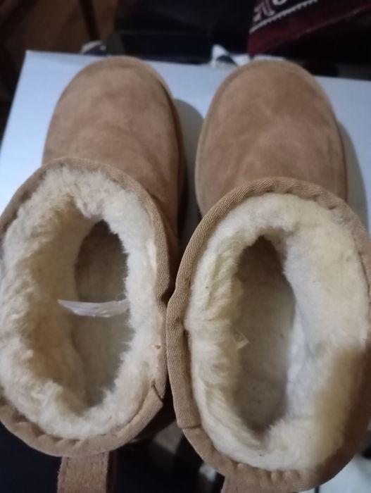 Продам угги новые