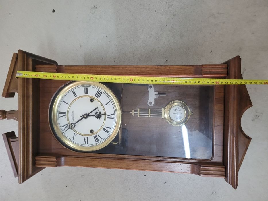 Relógio de parede  antigo em madeira