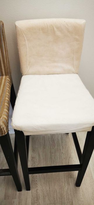 DOIS BANCOS ALTOS c/ Encosto ikea