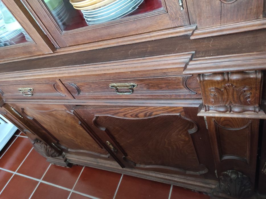 Vendo louceiro em madeira para sala vintage