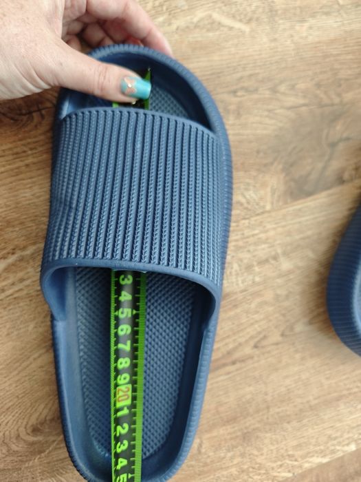 Klapki z wysoką podeszwą