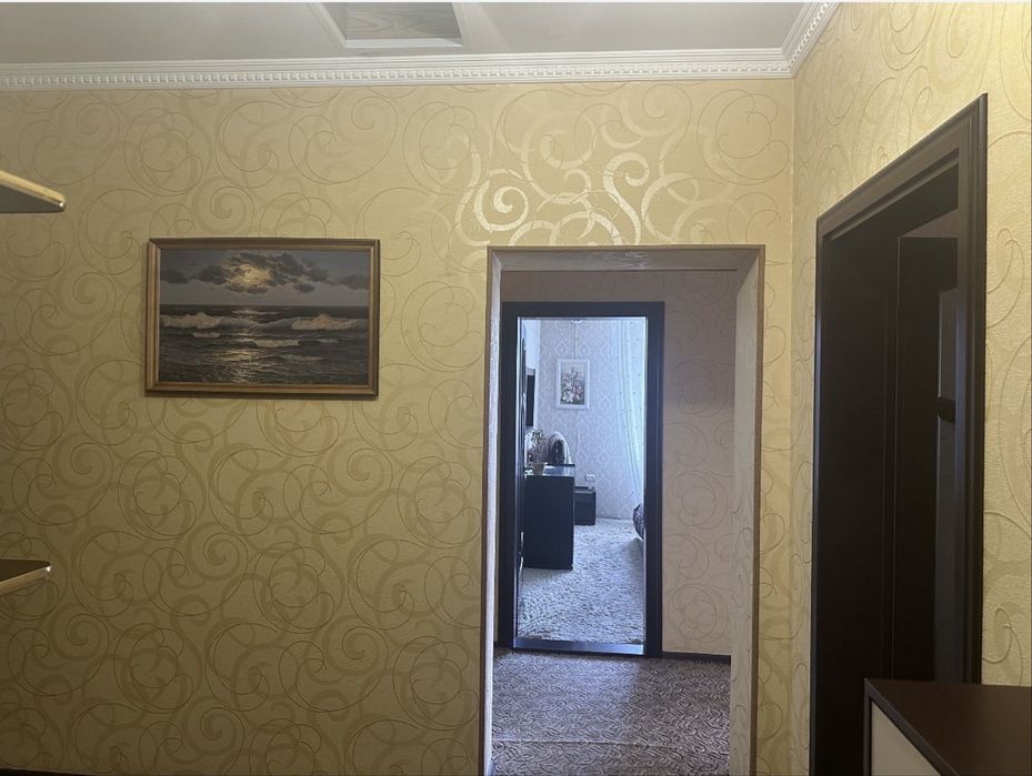 Квартира з окремим входом.