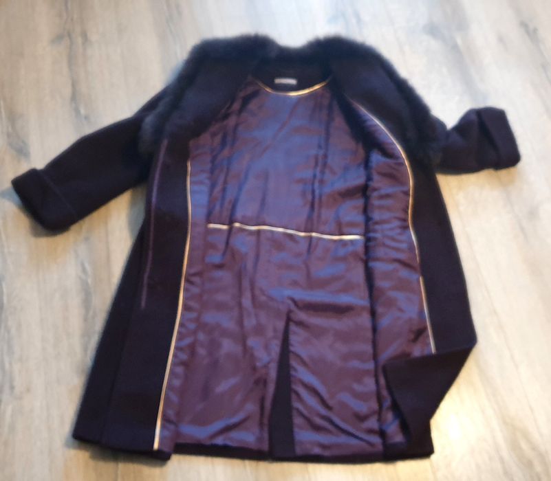 Wełniany płaszcz flauszowy.