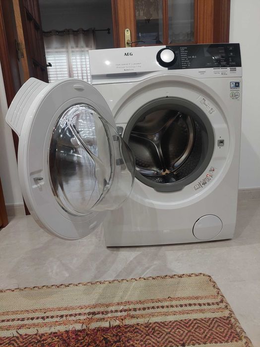 Máquina de Lavar Roupa 9 kg AEG L7FBE941Q (entrega em mão)