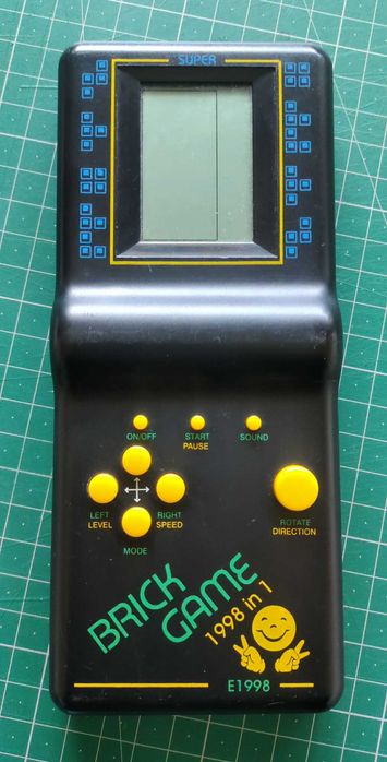 Consola Brick Game 1998 em 1 (E19) – Vintage Anos 90 (Tetris & Snake)