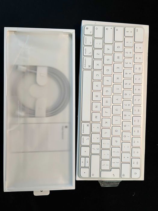 Teclado Apple - Magic Keyboard436414517462312962