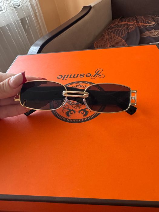 Різні окуляри на літо