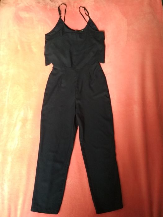 Sprzedam kombinezon granatowy, z falbanką, rozm. 36 S