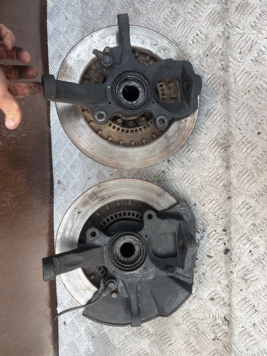 Цапфа кулак Паджеро спорт 06 год mitsubishi pajero sport 3.0 бен