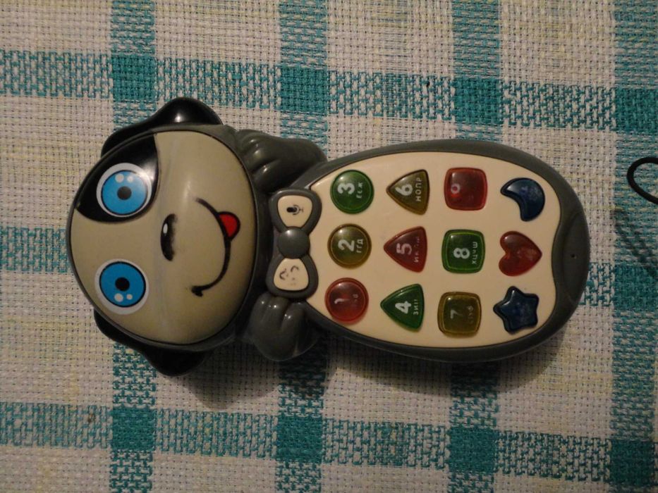 Дитячий мобільний телефон.