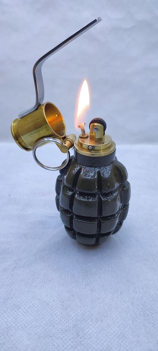 Бензинова зажигалка Ф1 лімонка