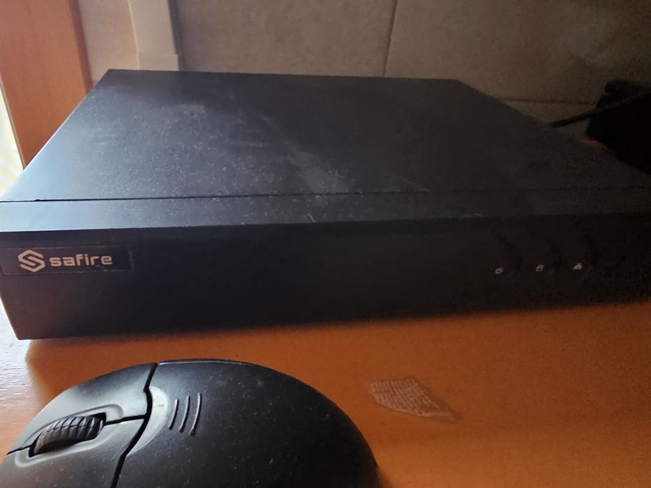 Sistema CCTV Safire HTVR3104 + 4 câmaras + disco rígido