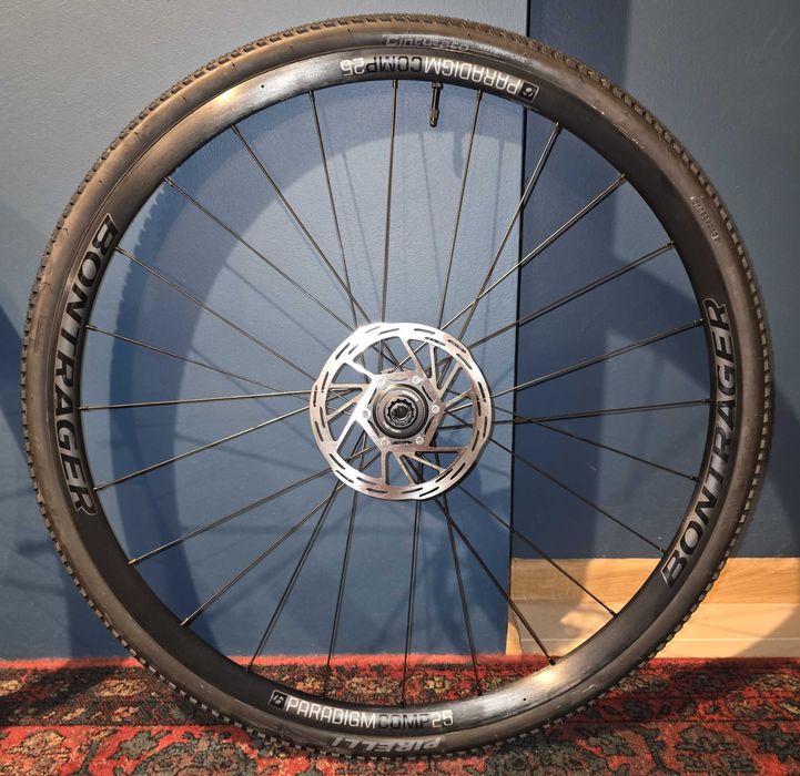 Komplet kół gravel/szosa Bontrager Paradigm Comp 25 + tarcze + opony