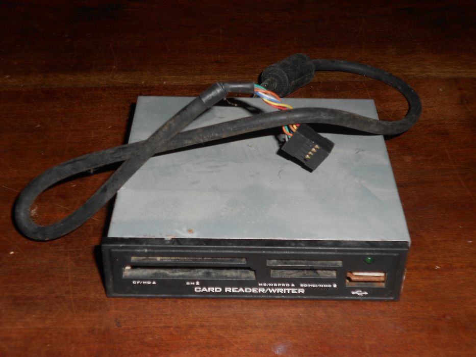 Drive disquetes 3,5" com gaveta / suporte e leitor drive cartões