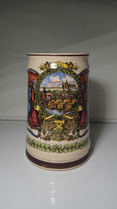 Canecas de cerveja em cerâmica e vidro