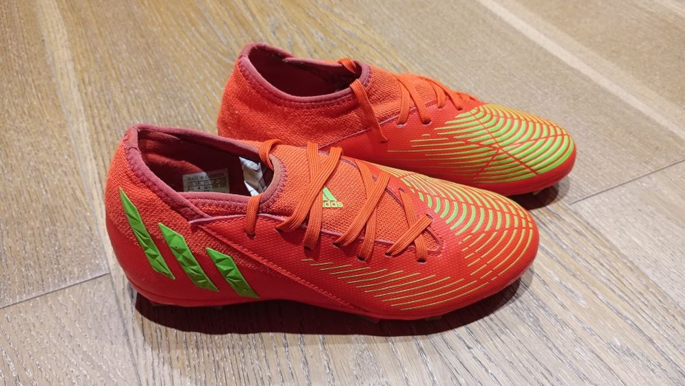 Profesjonalne buty piłkarskie korki w super stanie Adidas Predator