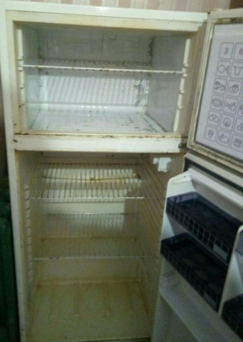 Продам холодильник б/у. Потрібно заправити  холодоагент.