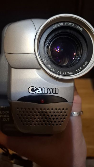 Відео камера Canon