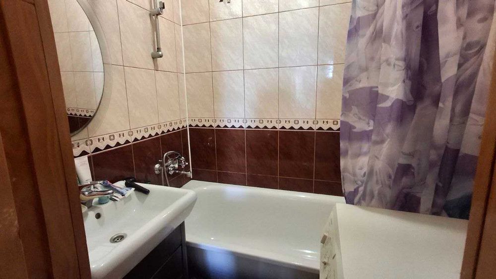 Продаж 3 к. квартири Надвірна, центр, 66 м2, двостороння, балкони