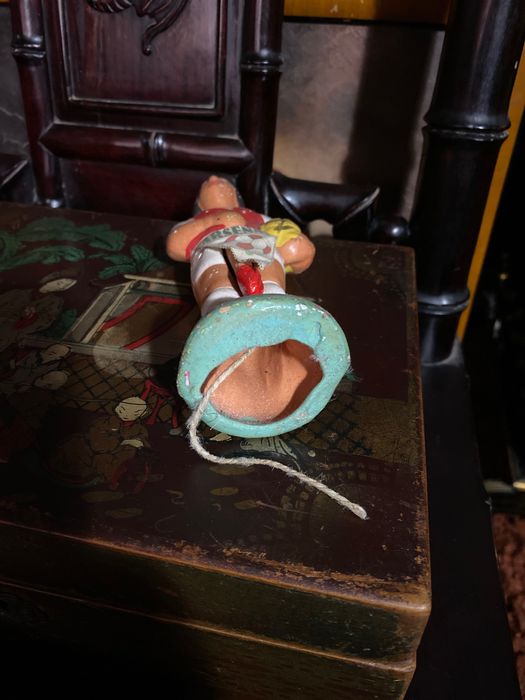 Escultura Movimento Fálico Jogador Fute Faiança Caldas da Rainha 17 cm