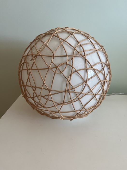 Cadeeiro de mesa vidro branco com entrelaçado de madeira