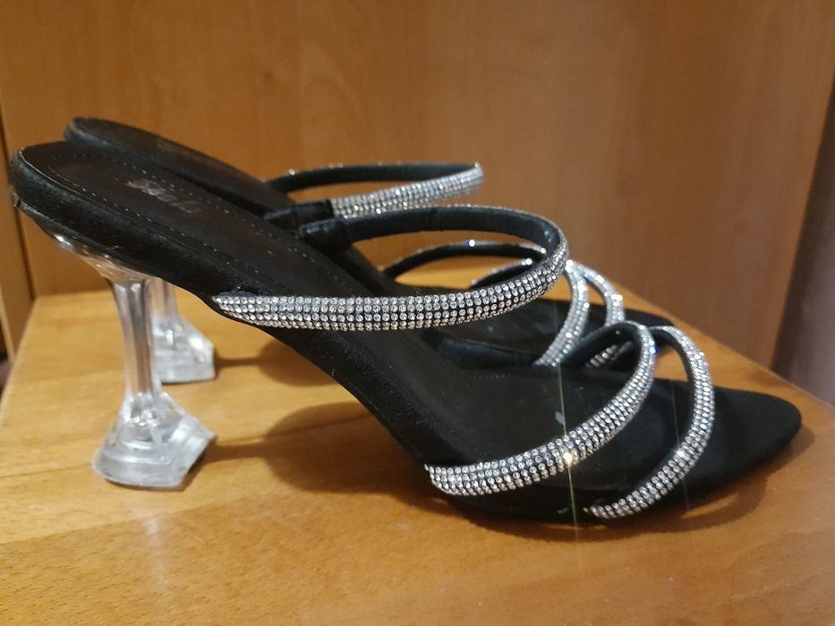 Туфлі/босоніжки на каблуку на випускний, свято, прогулянку