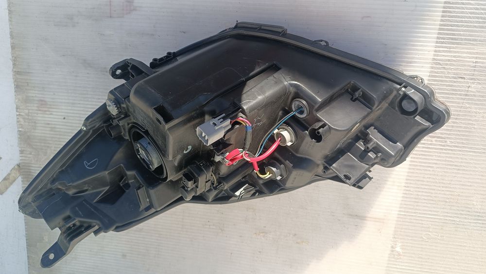 Vendo farol direito de Toyota Yaris ano 2014/18 híbrid