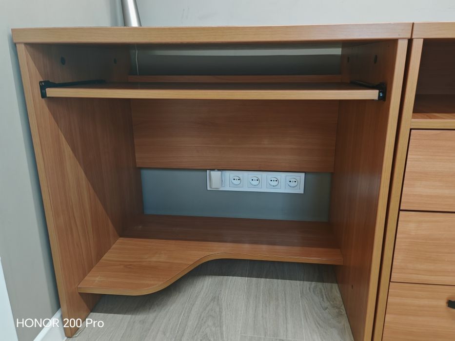 Стіл письмовий комп'ютерний