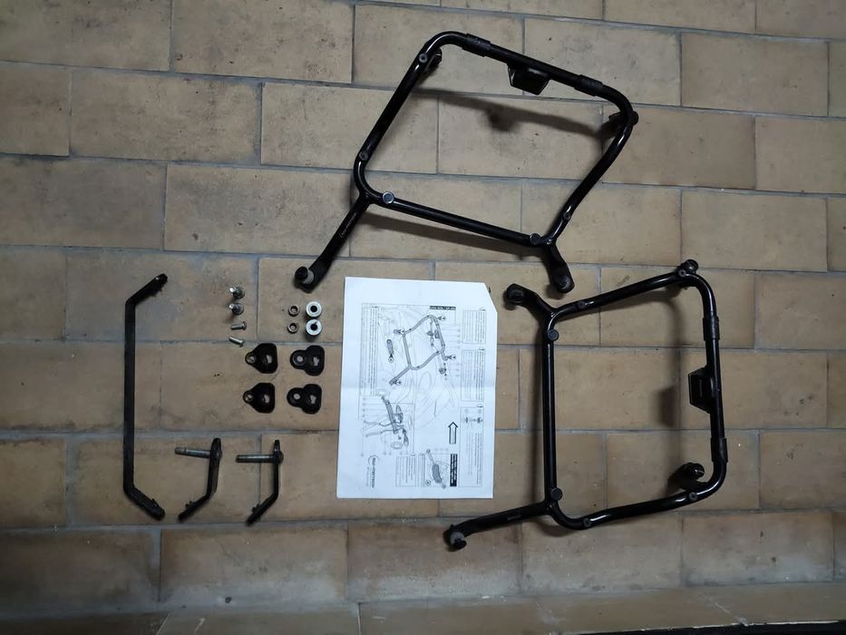 Material Hayabusa 2gen  Escapes, luz traseira, suporte para top case e malas laterais givi