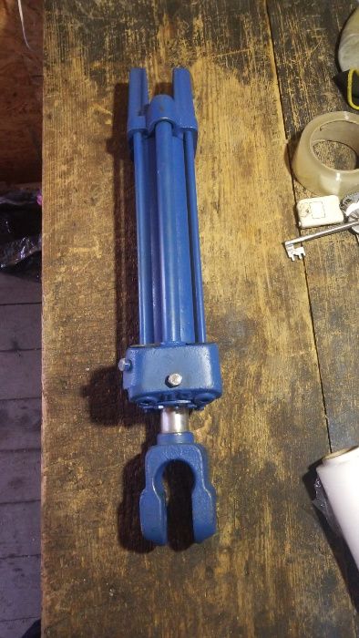 Гидроцилиндр ЦС 25,30,40,50,75,90,100,125 на Т16,25,40,150,МТЗ,ЮМЗ,