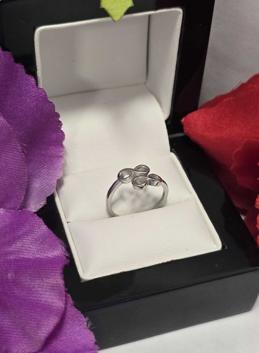 Srebrny Pierścionek 1,56G 925