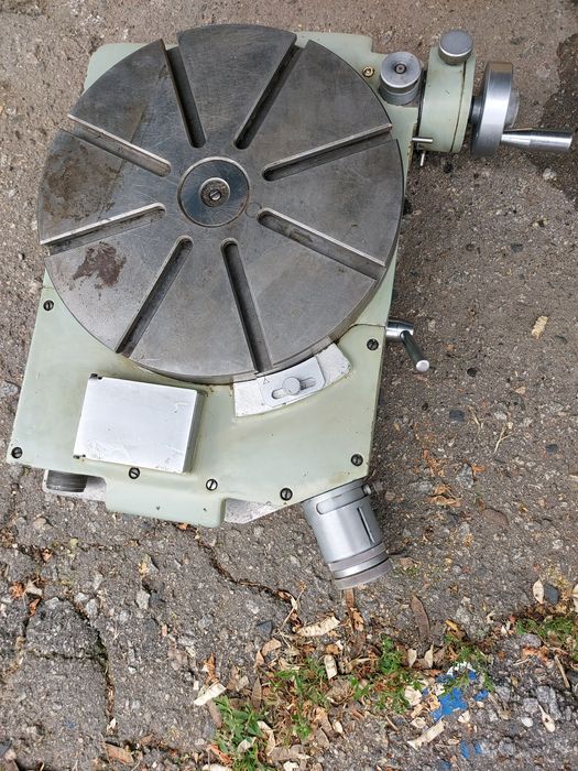 Стіл поворотний в зразковому стані