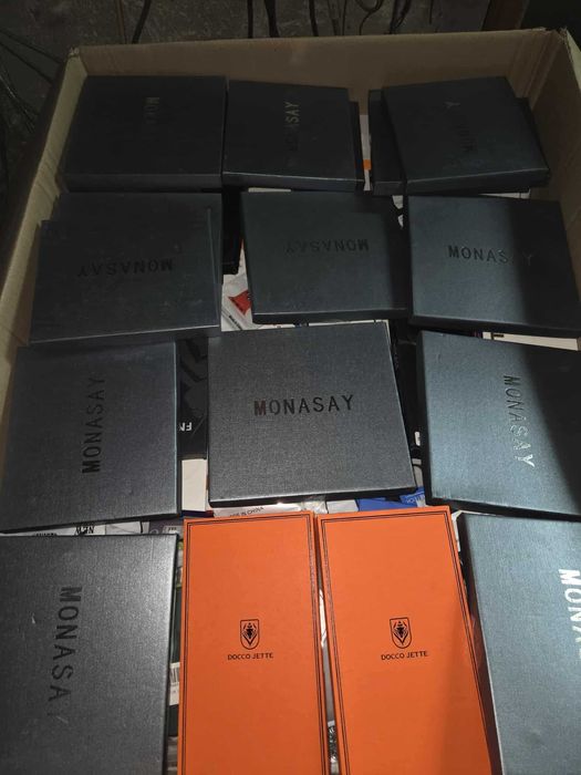 ETUI APPLE iPhone Samsung HUAWEI XIAOMI markowe AMAZON 300 sztuk