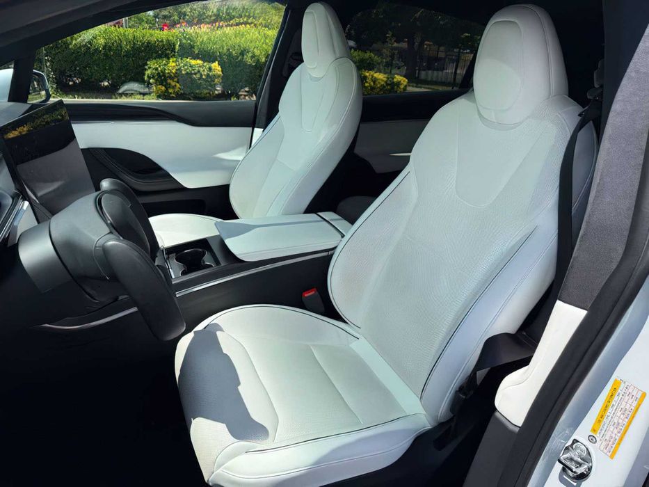 Tesla Model X Plaid      2022