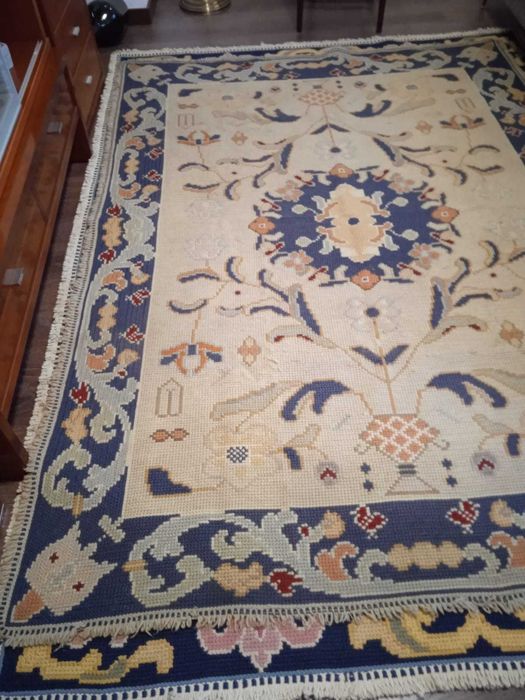 Tapete de arraiolos (feito à mão)