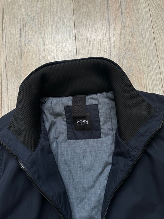 Куртка hugo boss M размер